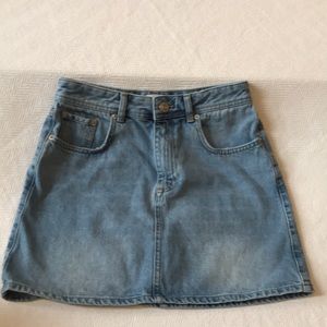 BDG LIGHT WASH HIGH-RISE BLUE DENIM SKIRT - M